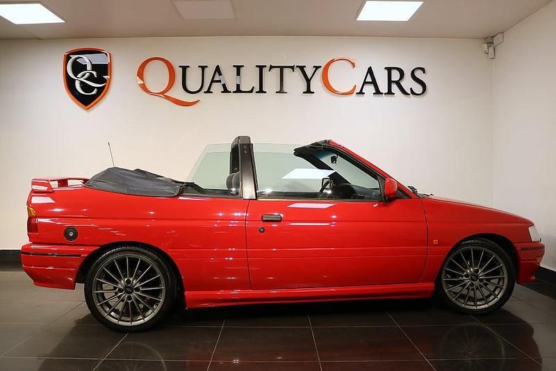 Begagnad Ford Escort Cabriolet 105 HK (77 kW) 1991 Röd Cab