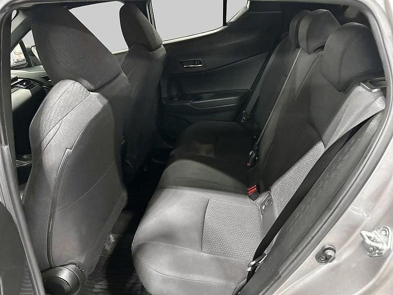Begagnad Toyota C-HR Active 124 HK (91 kW) 2017 Grå SUV