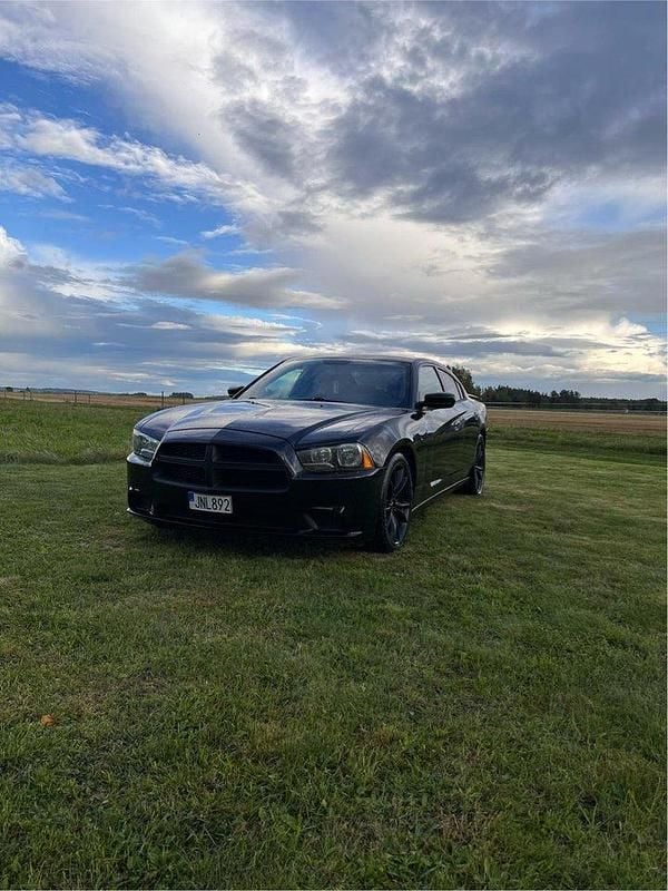 Svart Begagnad 2013 Dodge Charger Sedan | 112 000 kr - Bild 1/4