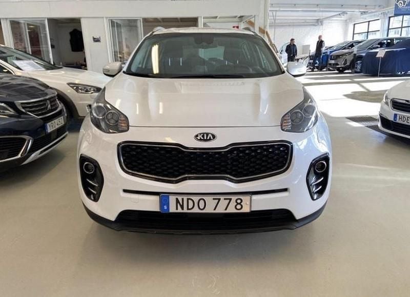 Vit Begagnad 2016 Kia Sportage Advance SUV | 129 000 kr (Marknadspris) - Bild 1/4