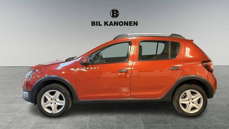 Röd Begagnad 2017 Dacia Sandero Stepway | 74 900 kr (Marknadspris) - Bild 1/4