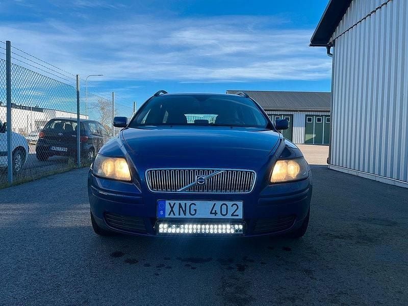 Blå Begagnad 2006 Volvo V50 Kombi | 22 900 kr (Bra pris) - Bild 1/4