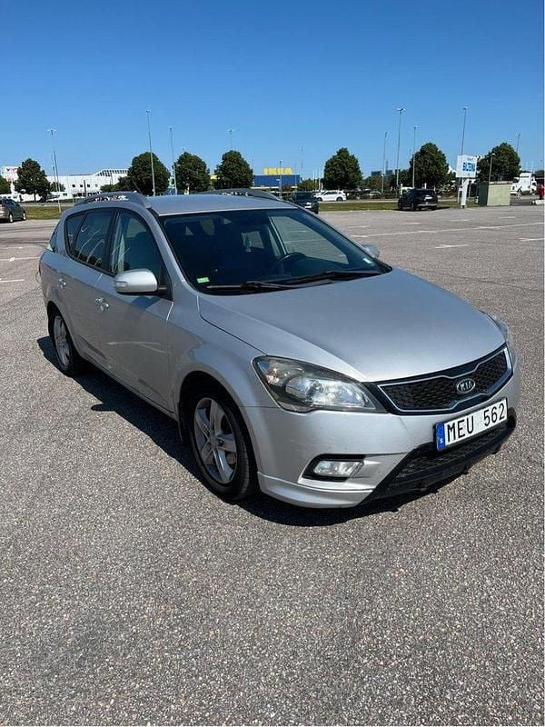 Silver Begagnad 2012 Kia Ceed Sportswagon Kombi | 48 000 kr (Bra pris) - Bild 1/4