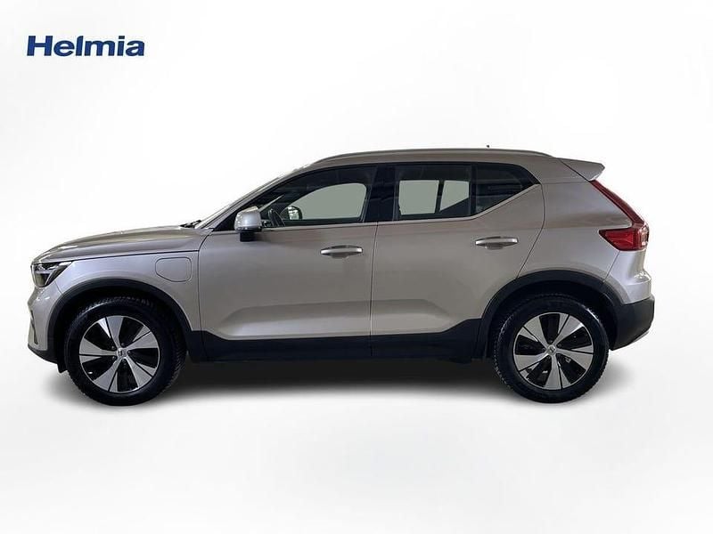 Begagnad Volvo XC40 Core 214 HK (157 kW) 2023 Grå SUV