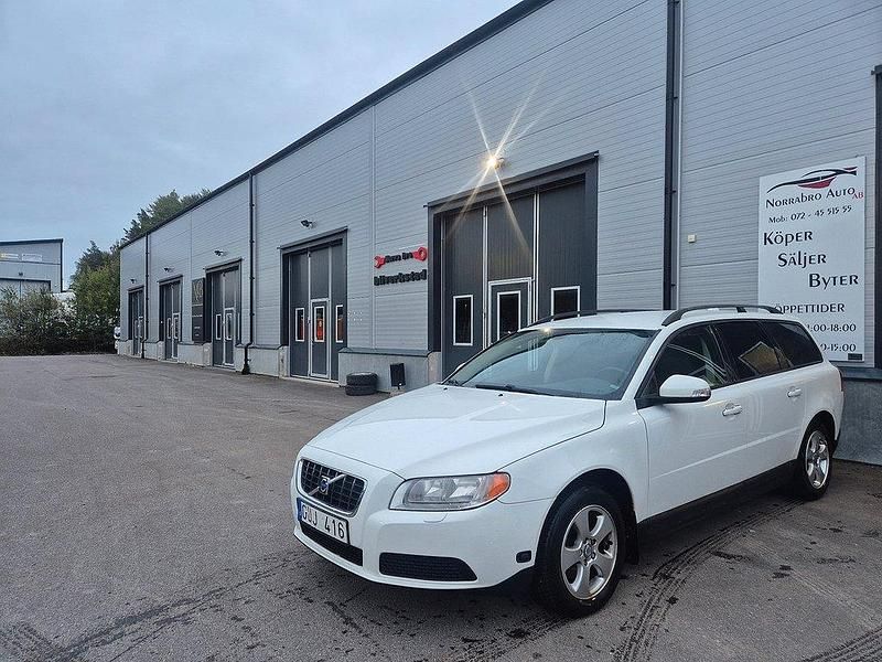 Vit Begagnad 2008 Volvo V70 Kinetic Kombi | 33 900 kr (Bra pris) - Bild 1/4