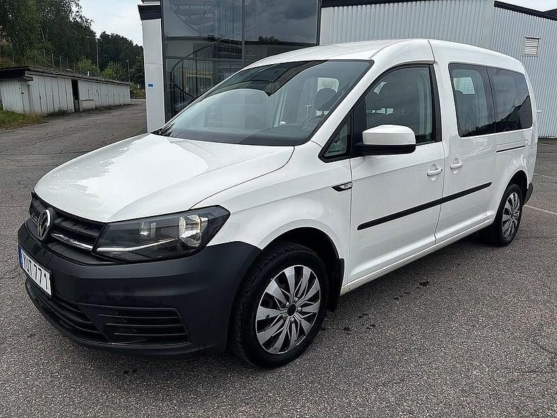 Vit Begagnad 2017 VW Caddy Maxi Life Life Minibuss | 72 500 kr - Bild 1/4