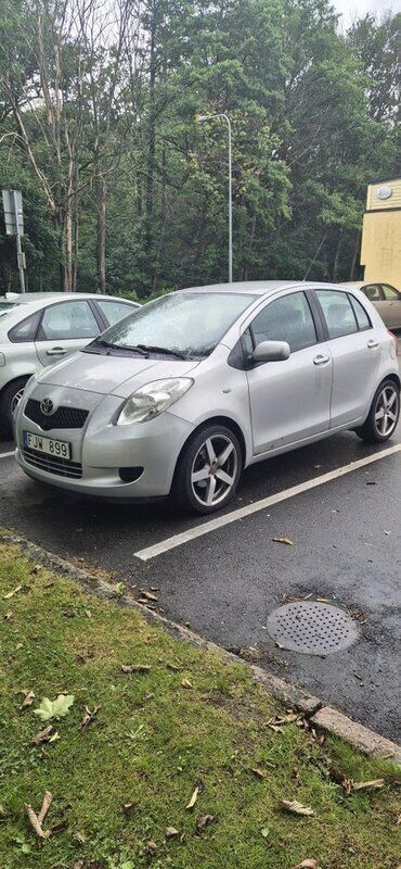 Silver Begagnad 2007 Toyota Yaris Halvkombi | 39 000 kr (Marknadspris) - Bild 1/3