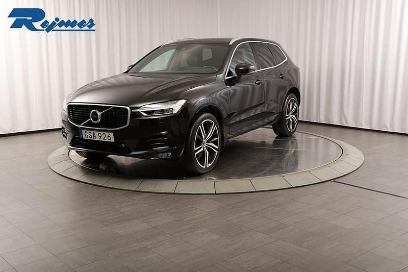 Svart Begagnad 2018 Volvo XC60 R-Design SUV | 309 800 kr (Marknadspris) - Bild 1/4