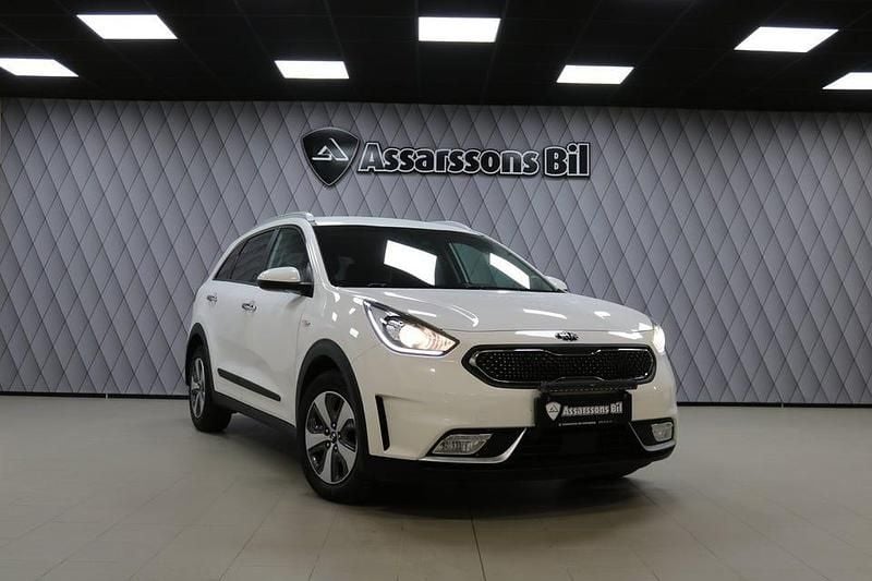 Vit Begagnad 2018 Kia Niro Advance SUV | 169 000 kr (Marknadspris) - Bild 1/4