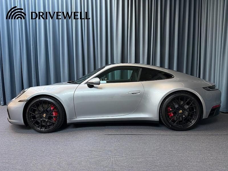 Begagnad Porsche 911 Carrera GTS 480 HK (353 kW) 2024 Silver Sportkupé