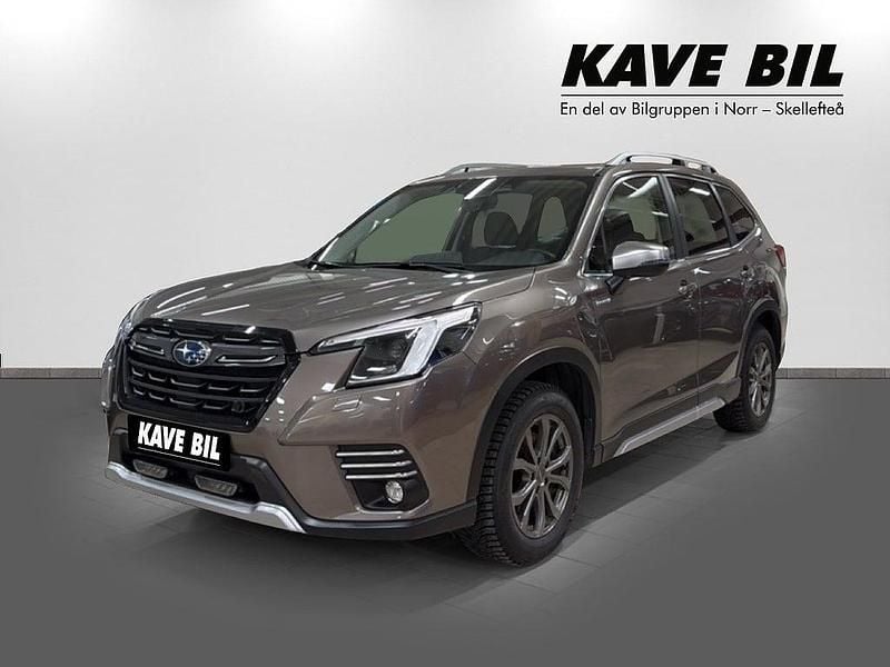 Ljusbrun Begagnad 2023 Subaru Forester SUV | 379 900 kr (Dyr) - Bild 1/4