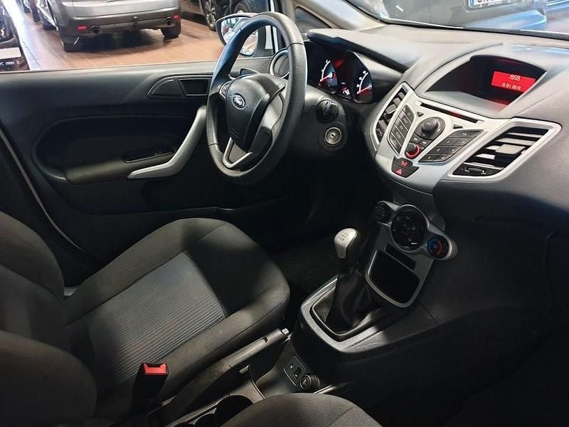Begagnad Ford Fiesta 60 HK (44 kW) 2013 Vit Halvkombi
