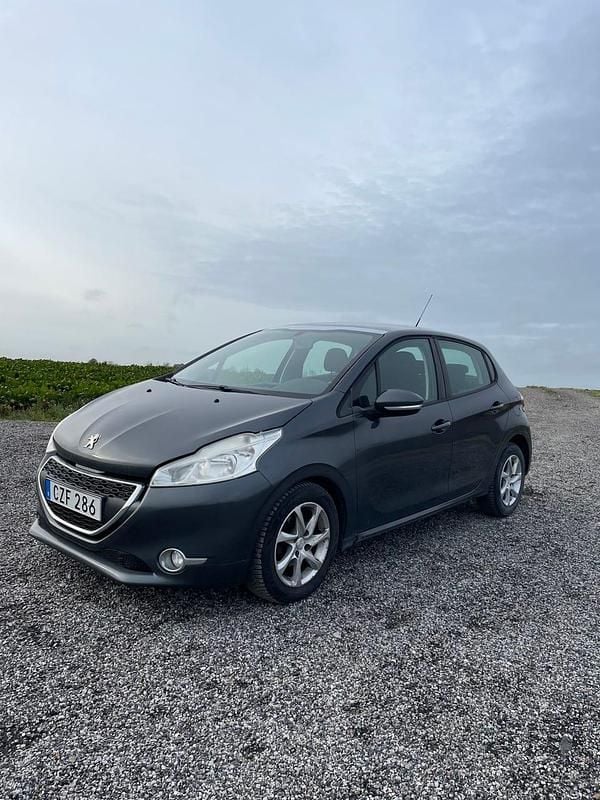 Begagnad 2013 Peugeot 208 Halvkombi | 55 000 kr (Marknadspris) - Bild 1/3