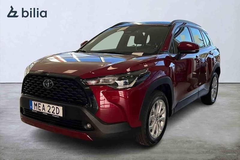 Röd Begagnad 2025 Toyota Corolla Cross SUV | 359 900 kr - Bild 1/1