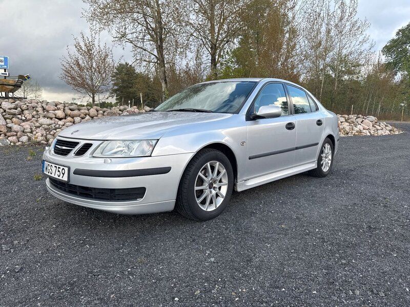 Ljusgrå Begagnad 2004 Saab 9-3 Linear Sedan | 23 500 kr - Bild 1/4