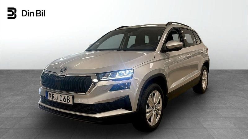 Silver Ny 2025 Skoda Karoq Selection SUV | 309 900 kr (Superpris) - Bild 1/4