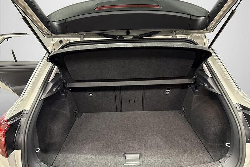 Grå Begagnad 2022 VW T-Roc SUV | 249 500 kr (Lite dyr) - Bild 1/4