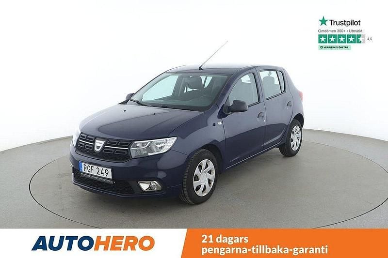Blå Begagnad 2017 Dacia Sandero Halvkombi | 75 000 kr (Marknadspris) - Bild 1/4