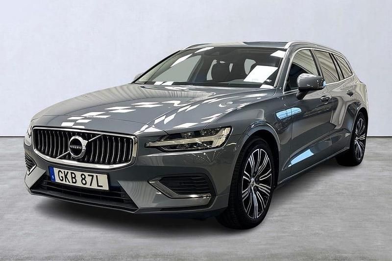 Grå Begagnad 2022 Volvo V60 Kombi | 354 900 kr - Bild 1/4
