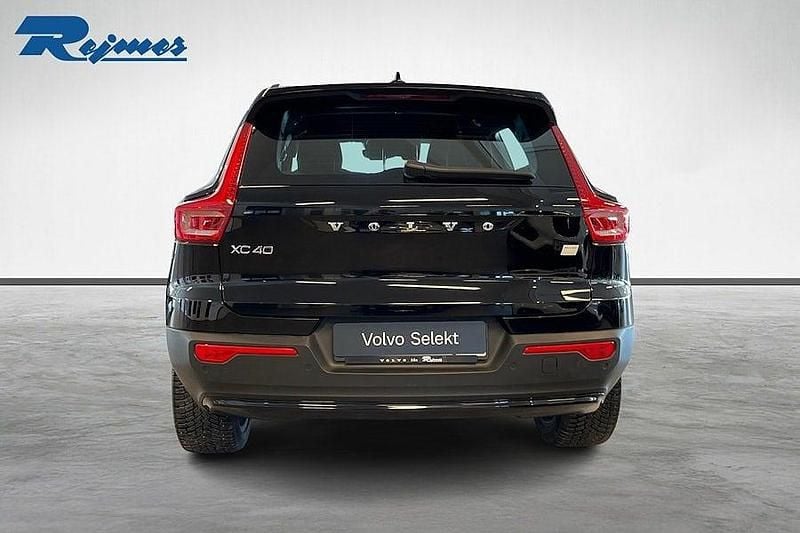 Begagnad Volvo XC40 Plus 154 kW (210 HK) 2022 Svart SUV