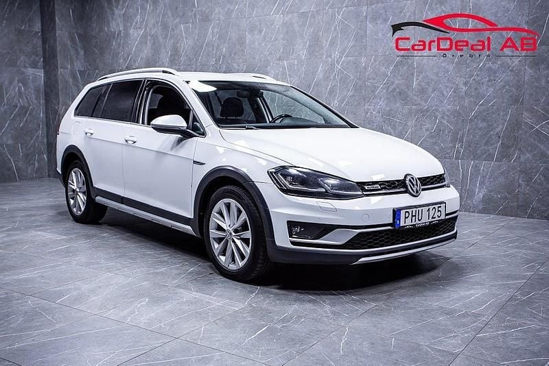 Vit Begagnad 2017 VW Golf Alltrack Kombi | 118 800 kr (Marknadspris) - Bild 1/4