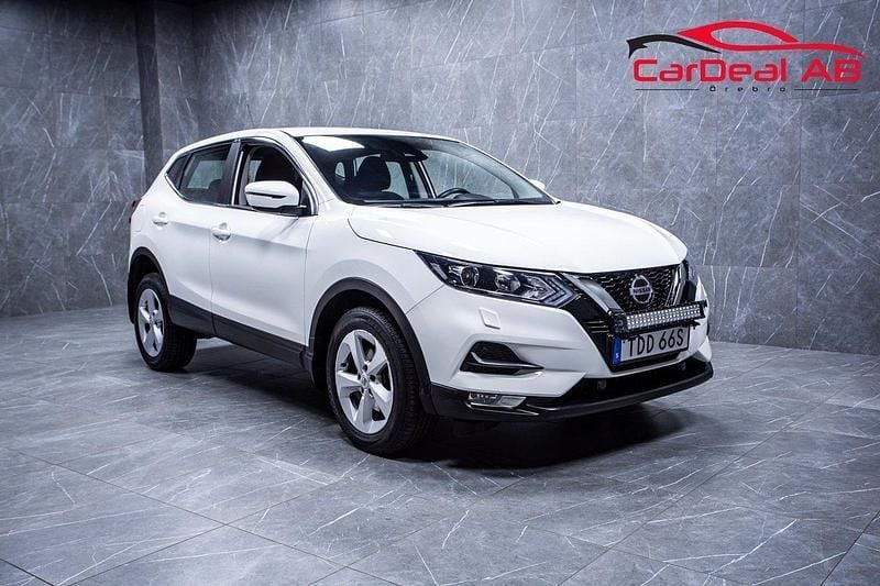 Vit Begagnad 2020 Nissan Qashqai SUV | 189 800 kr (Marknadspris) - Bild 1/4