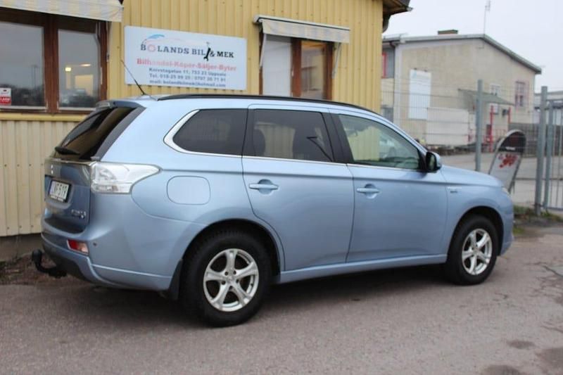 Begagnad Mitsubishi Outlander 203 HK (149 kW) 2014 Blå SUV