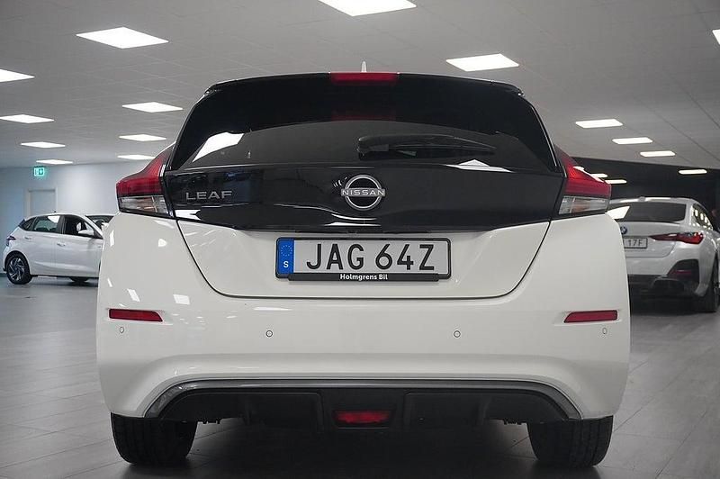 Begagnad Nissan Leaf 360º 110 kW (150 HK) 2023 Vit Halvkombi