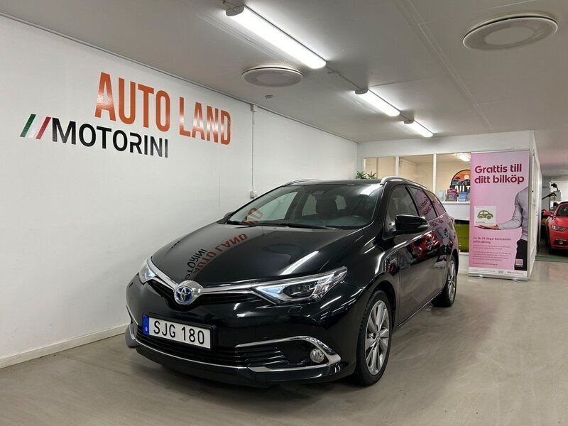 Svart Begagnad 2016 Toyota Auris Touring Sports Executive Kombi | 179 900 kr (Marknadspris) - Bild 1/4