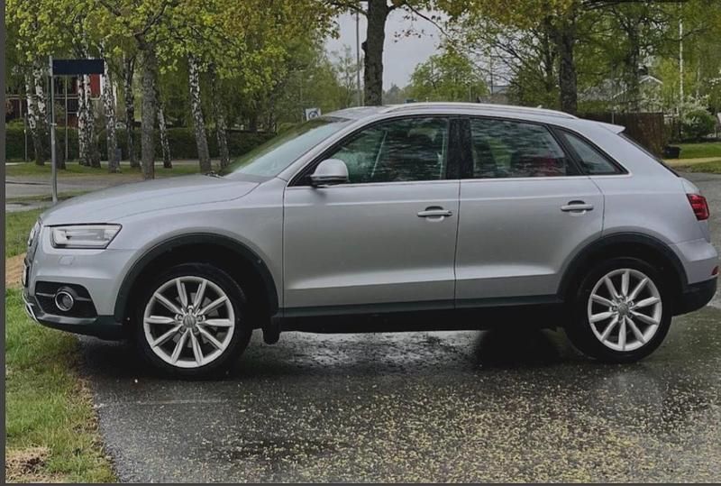 Silver Begagnad 2014 Audi Q3 Comfort SUV | 130 000 kr (Marknadspris) - Bild 1/4