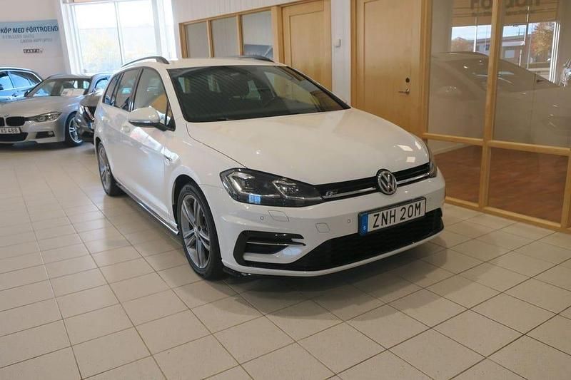 Begagnad VW Golf VII R-line 150 HK (110 kW) 2019 Vit Kombi