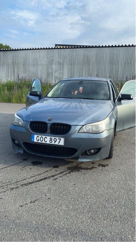 Blå Begagnad 2008 BMW 520 Sedan | 38 000 kr (Superpris) - Bild 1/4