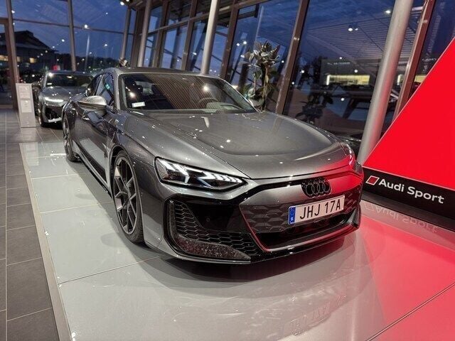 Daytonagrå pärleffekt Ny 2025 Audi RS e-tron GT Performance Sedan | 1 799 000 kr - Bild 1/4