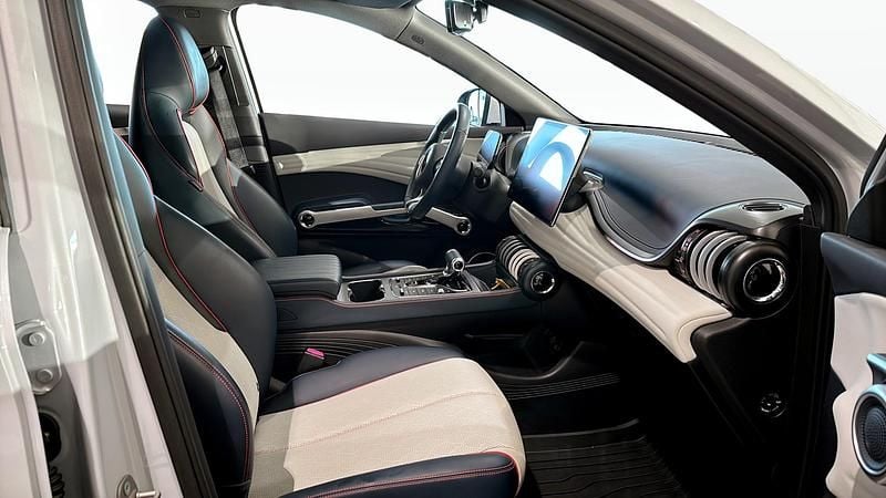 Begagnad BYD Atto 3 Design 150 kW (204 HK) 2022 Vit SUV