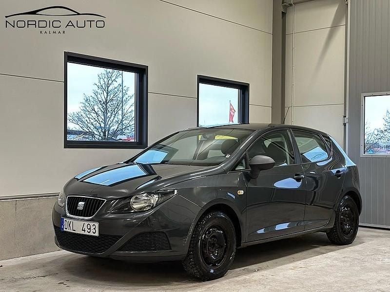 Grå Begagnad 2009 Seat Ibiza Reference Halvkombi | 44 900 kr (Marknadspris) - Bild 1/4