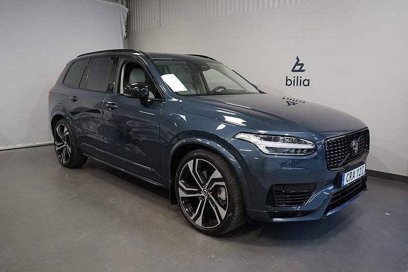 Mörkblå Begagnad 2023 Volvo XC90 Ultimate SUV | 759 900 kr (Marknadspris) - Bild 1/3