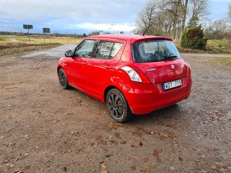 Begagnad 2012 Suzuki Swift Halvkombi | 54 000 kr (Marknadspris) - Bild 1/4