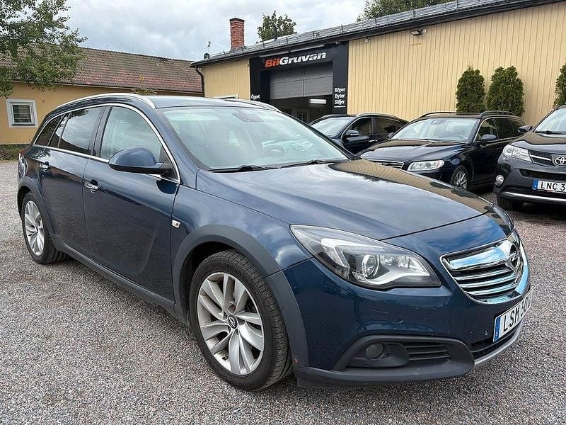 Mörkblå (blå) Begagnad 2014 Opel Insignia Country Tourer Kombi | 79 900 kr (Superpris) - Bild 1/4