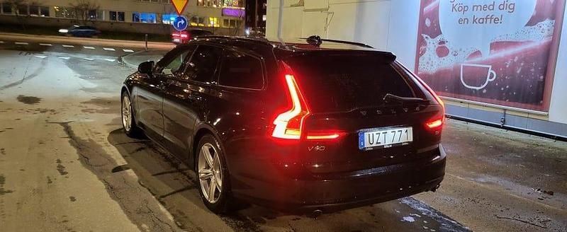 Begagnad Volvo V90 Momentum 190 HK (139 kW) 2019 Kombi