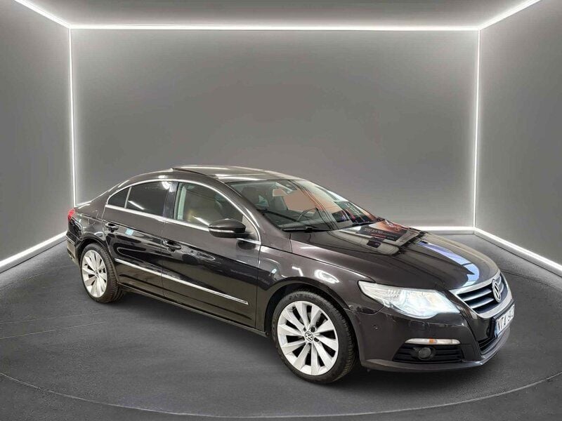 Mörkbrun Begagnad 2010 VW CC Sedan | 99 900 kr (Marknadspris) - Bild 1/4