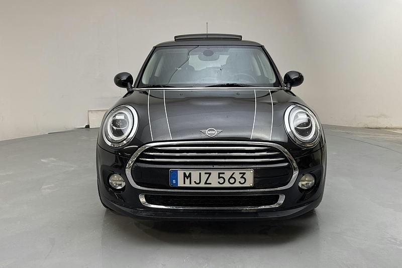 Begagnad Mini Cooper Pepper 136 HK (100 kW) 2019 Svart Halvkombi