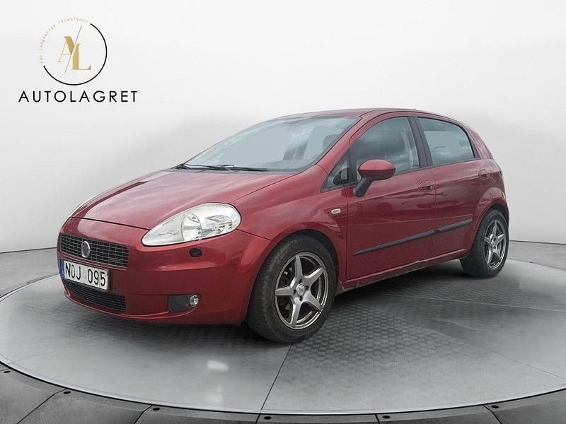 Röd Begagnad 2007 Fiat Grande Punto Dynamic Halvkombi | 29 900 kr - Bild 1/4
