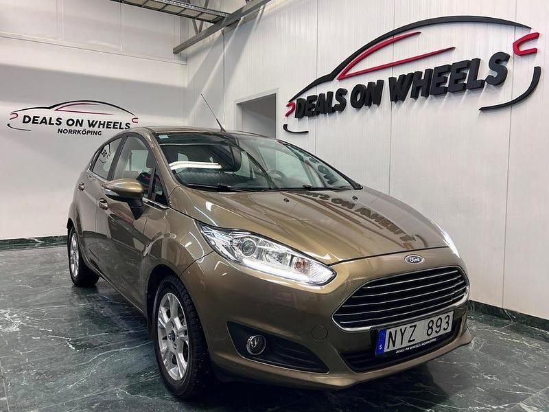 Begagnad Ford Fiesta Titanium 82 HK (60 kW) 2013 Brun Halvkombi
