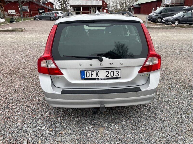 Grå Begagnad 2012 Volvo V70 Drive Kinetic Kombi | 66 900 kr (Bra pris) - Bild 1/4