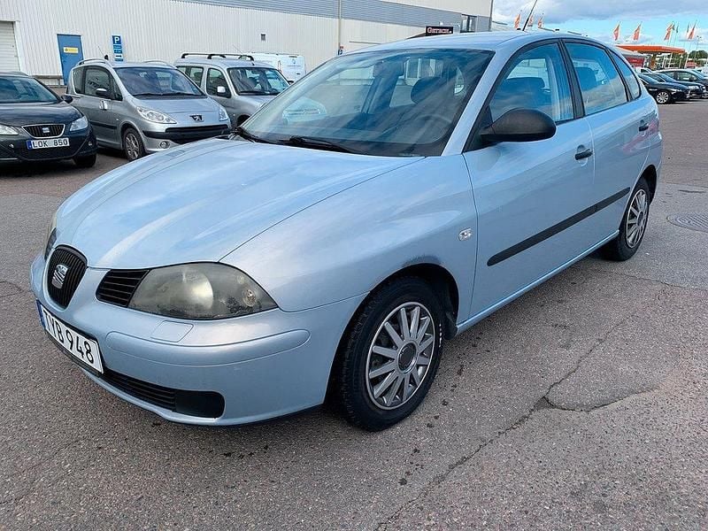 Blå Begagnad 2002 Seat Ibiza Halvkombi | 18 900 kr (Marknadspris) - Bild 1/4