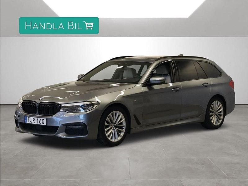 Blå Begagnad 2019 BMW 530 M Sport Kombi | 339 900 kr (Marknadspris) - Bild 1/4