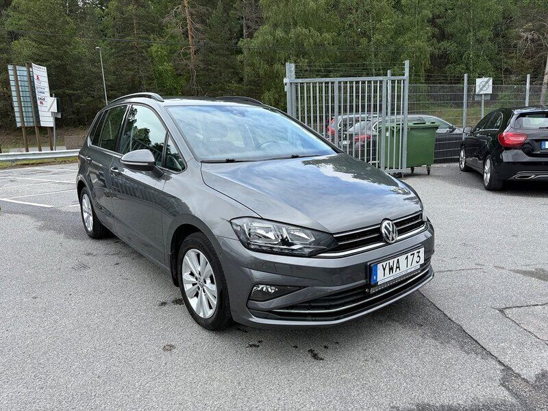 Mörkgrå (grå) Begagnad 2018 VW Golf VII GT Halvkombi | 159 900 kr (Marknadspris) - Bild 1/4