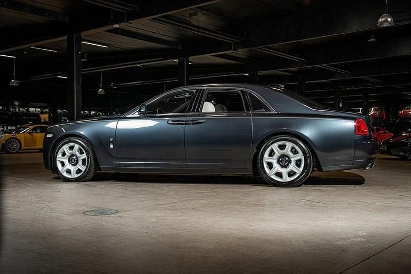 Begagnad Rolls Royce Ghost 570 HK (419 kW) 2012 Grå Sedan