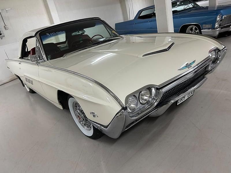 Begagnad Ford V8 305 HK (224 kW) 1963 Vit Cab