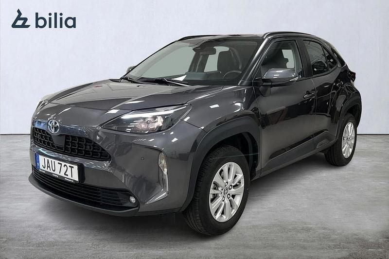 Mörkgrå (grå) Begagnad 2024 Toyota Yaris Hybrid Active SUV | 274 900 kr (Marknadspris) - Bild 1/3